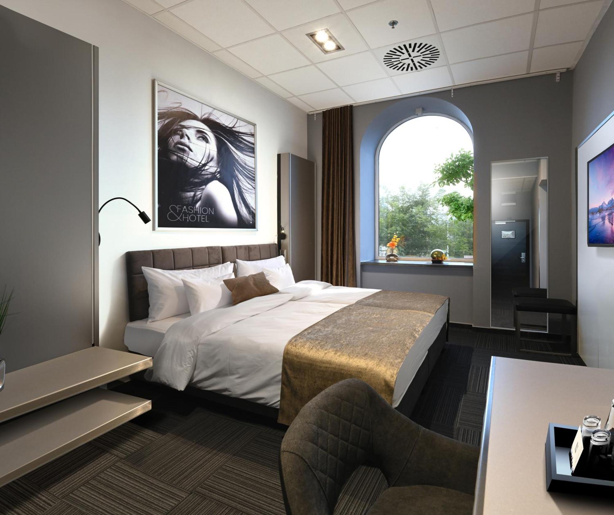 Fashion City Hotel Superior Budapeste Exterior foto